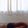 Fai sollevamento delle gambe