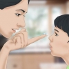 Mettere le lenti a contatto negli occhi del bambino