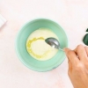 Preparare una crema per sbiancare la pelle