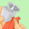 Pulizia di una custodia per airpods