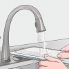 Pulizia di una brocca con filtro dell'acqua brita