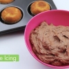 Glassa un cupcake