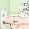 Utilizzando un microscopio ottico