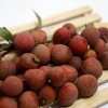 Mangiare un litchi