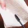Pulizia di una spazzola per mascara
