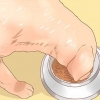Dare da mangiare a una mamma cagnolina