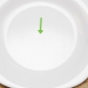 Fai una pizza di un giorno di nuovo fresca nel microonde