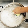 Bruciare una padella di acciaio inossidabile