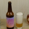 Prendendo un bicchierino di liquore