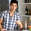 Bevi un bicchierino di tequila