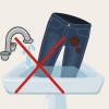 Come rimuovere una macchia dai jeans