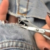 Riparare i buchi nelle cosce dei jeans