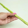 Sbollentare gli asparagi verdi