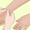 Massaggiare le mani