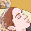 Tagliare i capelli a una ragazza