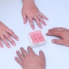 Giocando al gioco di carte trentuno