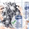 Tingi i capelli di castano dopo averli colorati di nero
