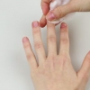Spingi indietro le cuticole
