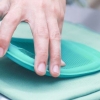 Rimuovere la gomma da masticare dalla polvere