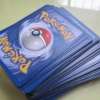 Giocare con le carte pokemon