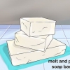 Far sciogliere e versare il sapone