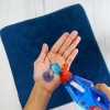 Rimuovere la vernice spray dalle mani