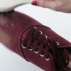 Pulizia delle scarpe sporche
