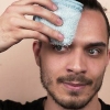 Ritocca le sopracciglia per gli uomini