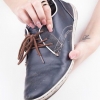 Togli le strisce nere dalle scarpe