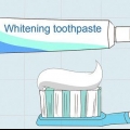 Sbarazzati delle macchie di nicotina sui denti