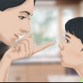 Mettere le lenti a contatto negli occhi del bambino