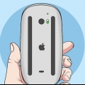 Ricarica di un mouse apple