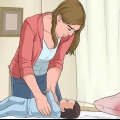 Tenendo un bambino