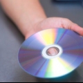 Riparare un cd con il dentifricio