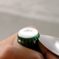 Aprire una bottiglia senza apribottiglie