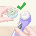 Usando una spazzola per il viso