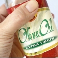 Fare una maschera per capelli con olio d'oliva