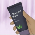 Applicare una maschera al carbone