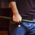 Tenendo una stecca