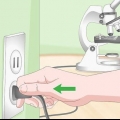 Utilizzando un microscopio ottico