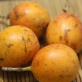 Mangiare un frutto della passione