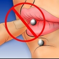 Pulizia di un piercing