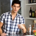 Bevi un bicchierino di tequila