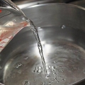 Preparare degli spaghetti veloci all'italiana