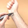 Come realizzare un tatuaggio temporaneo con un evidenziatore