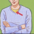 Indossare un maglione (per gli uomini)