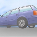 Controllo di un'auto usata prima di acquistarla