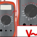 Utilizzando un voltmetro