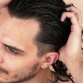 Creare un look bagnato negli uomini