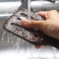Lavare e disinfettare le pentole in legno